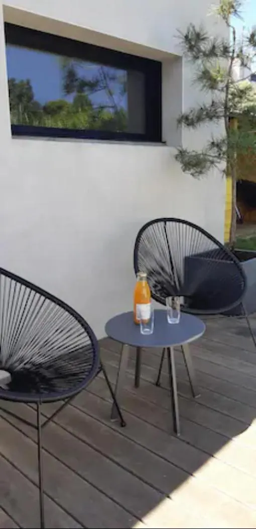 Un Jardin En Ville - Au Calme - Proche Des Plages بيت للعطل